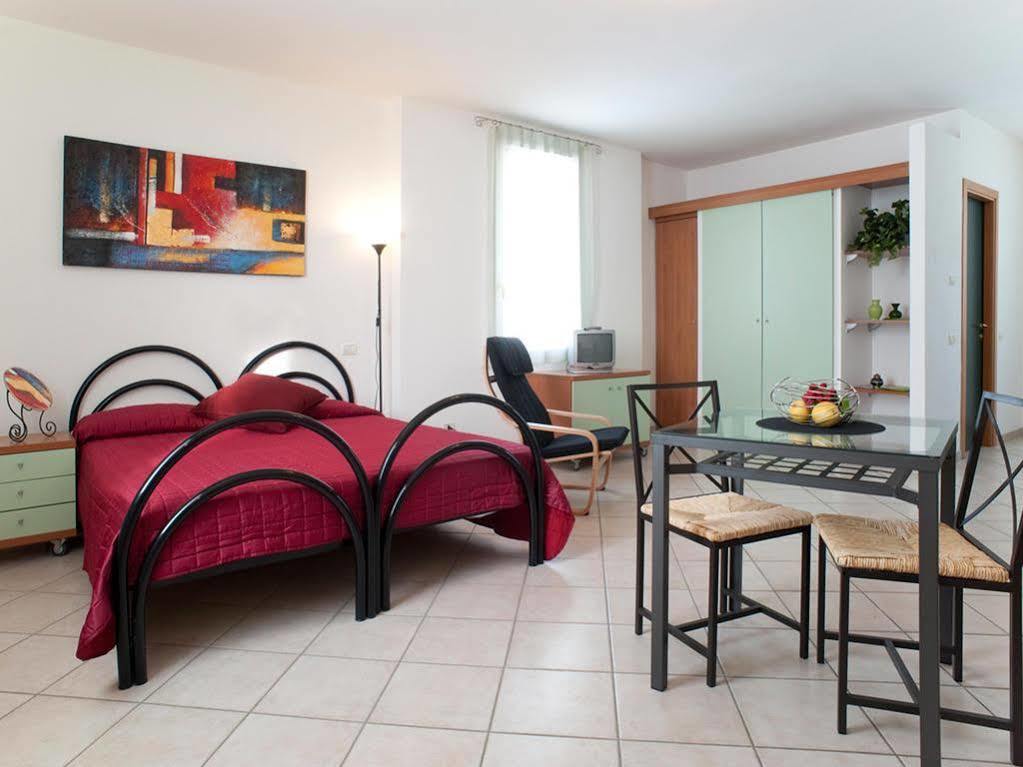 Villa Meli Lupi - Residenze Temporanee Парма Екстер'єр фото